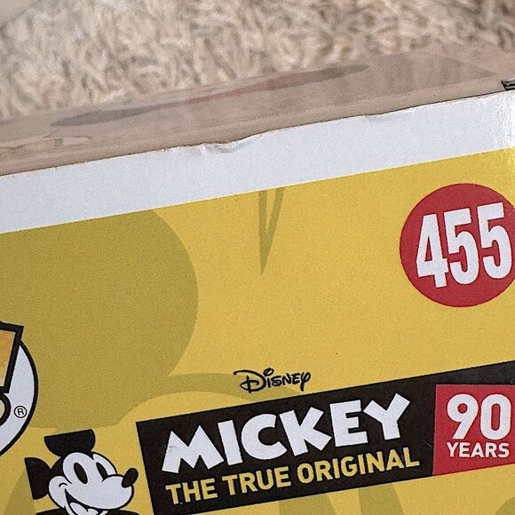 Funko Pop! 90 Year Anniversary Original #455 Holiday Mickey w/ Case VAULTED - Picture 8 of 8